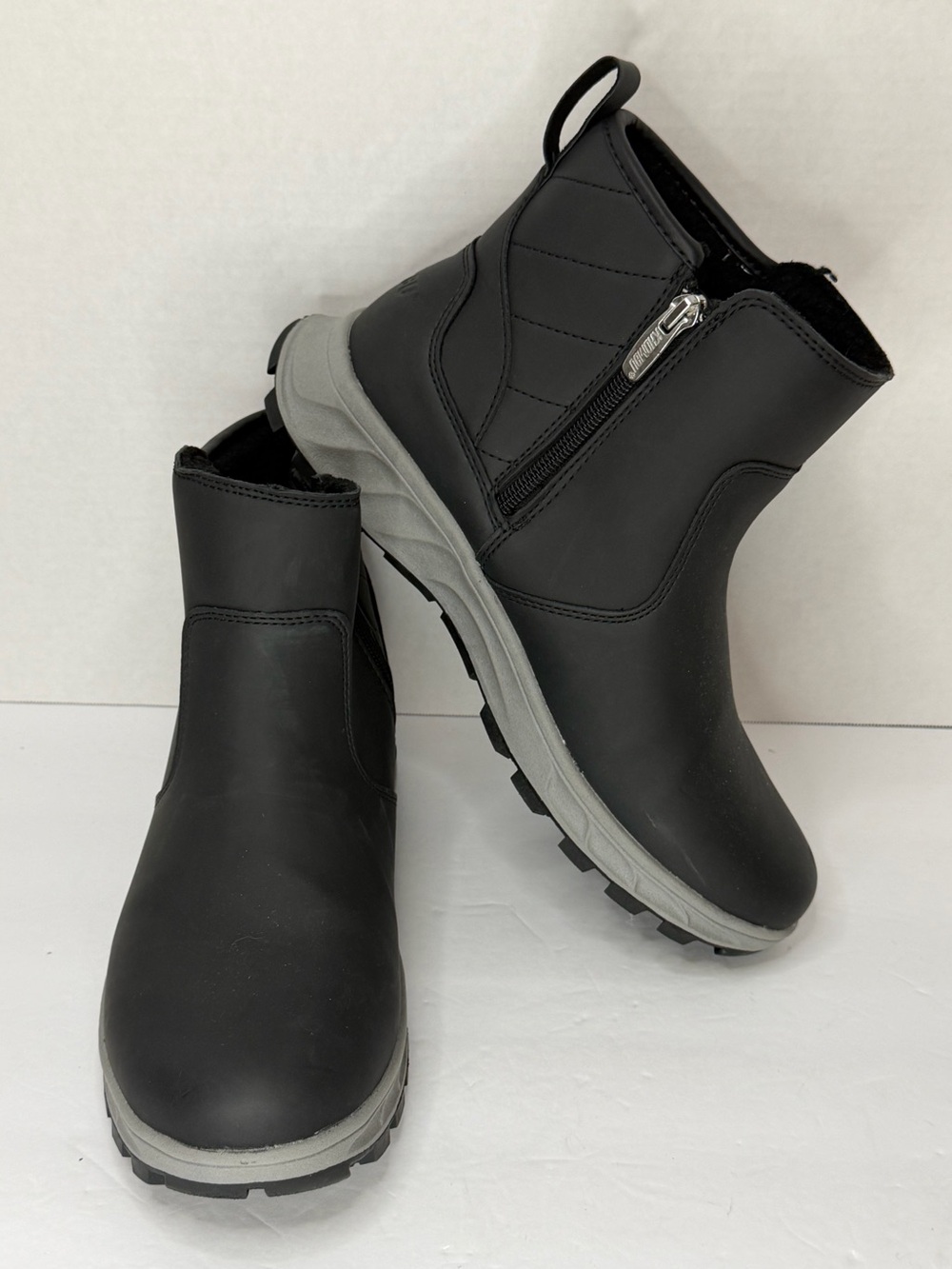 Khombu Black Fur Lined Weather Ankle Boots Gray Lug Sole Size 9 NWT